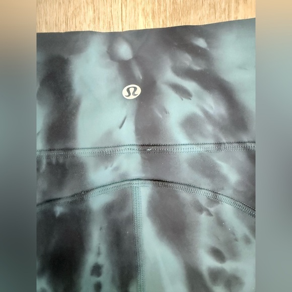 Lululemon Invigorate High-Rise Tight 25” size 4 - Picture 3 of 6